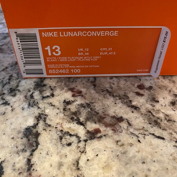 Nike - Picture 5 of 12